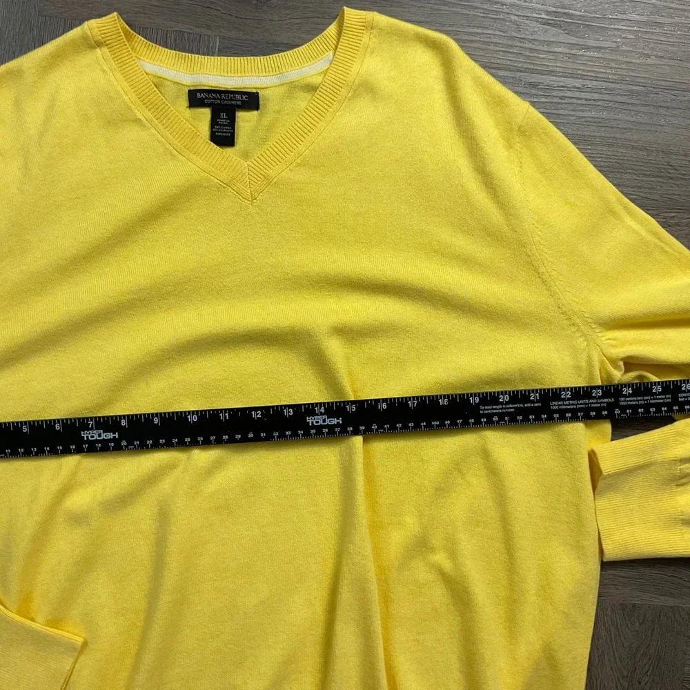 Banana Republic Cotton Cashmere Blend V-Neck Fine Knit Sweater Mens XL Yellow